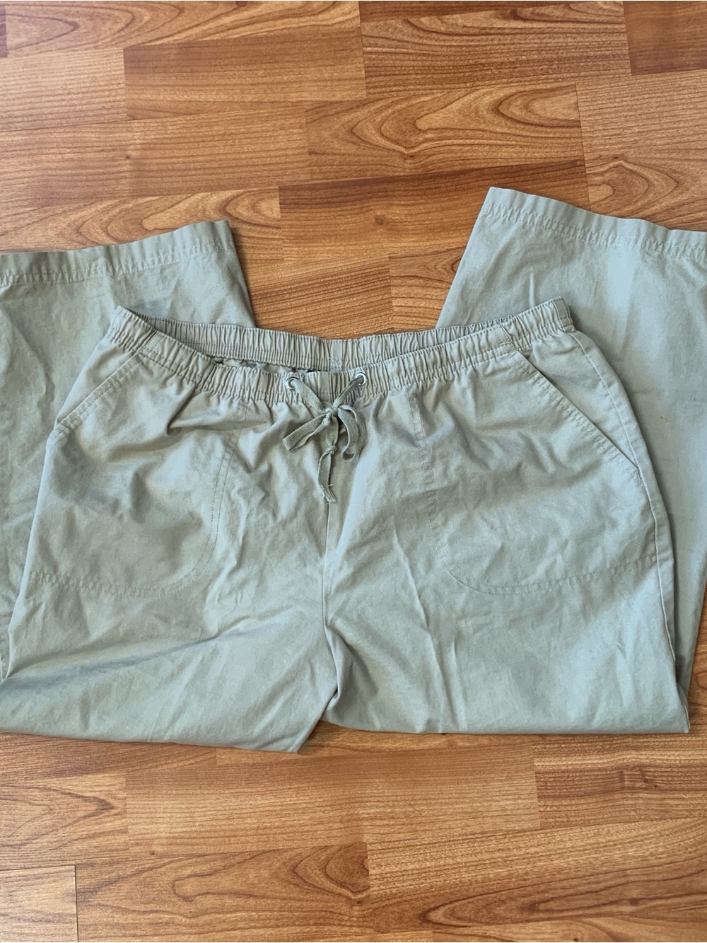 4/$15 Karen Scott beige 100% cotton capris pants